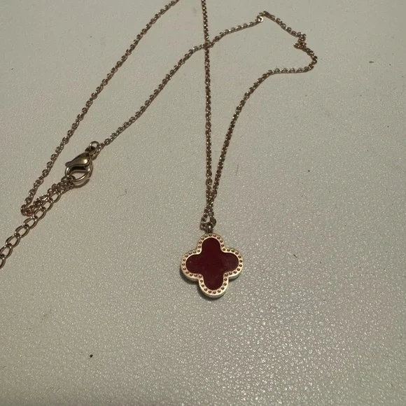 Clover Necklace - Picture 3 of 3